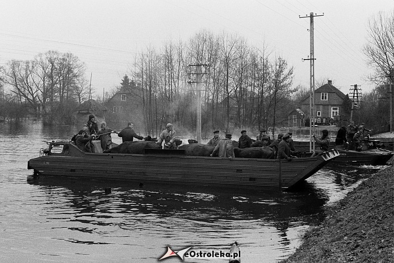 E. Gierek i W. Jaruzelski w Ostrołęce - powódź 1979r - zdjęcie #128 - eOstroleka.pl