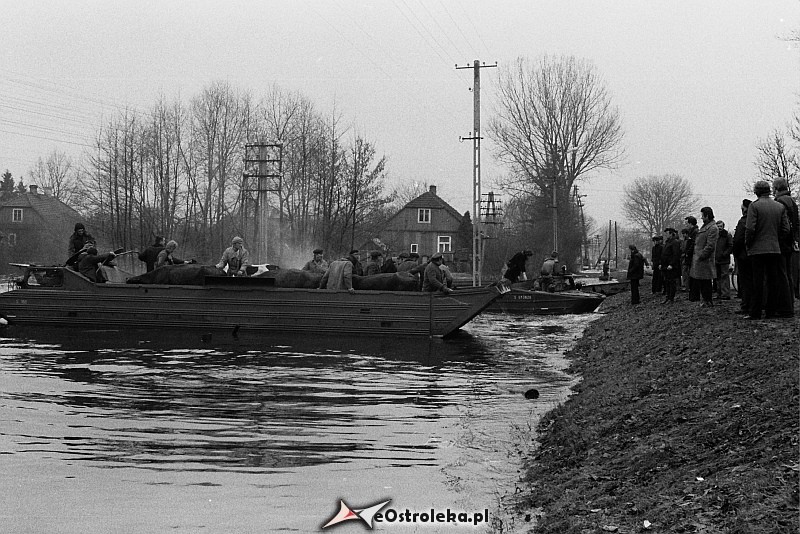 E. Gierek i W. Jaruzelski w Ostrołęce - powódź 1979r - zdjęcie #129 - eOstroleka.pl
