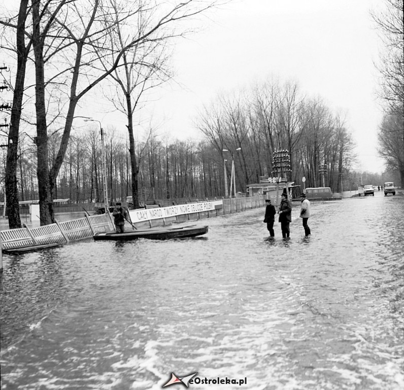 E. Gierek i W. Jaruzelski w Ostrołęce - powódź 1979r - zdjęcie #152 - eOstroleka.pl