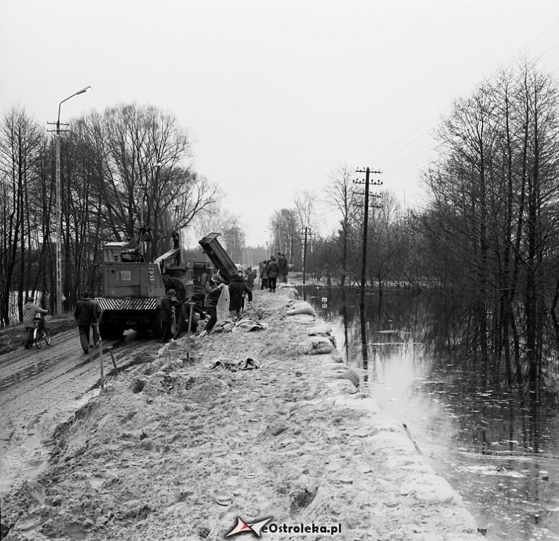 E. Gierek i W. Jaruzelski w Ostrołęce - powódź 1979r - zdjęcie #165 - eOstroleka.pl