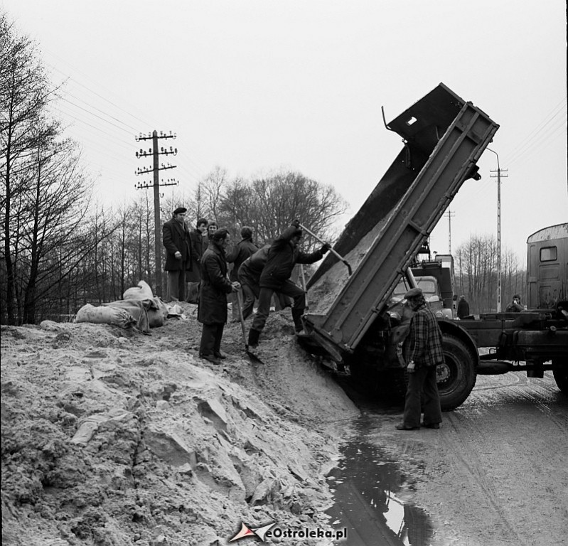 E. Gierek i W. Jaruzelski w Ostrołęce - powódź 1979r - zdjęcie #167 - eOstroleka.pl