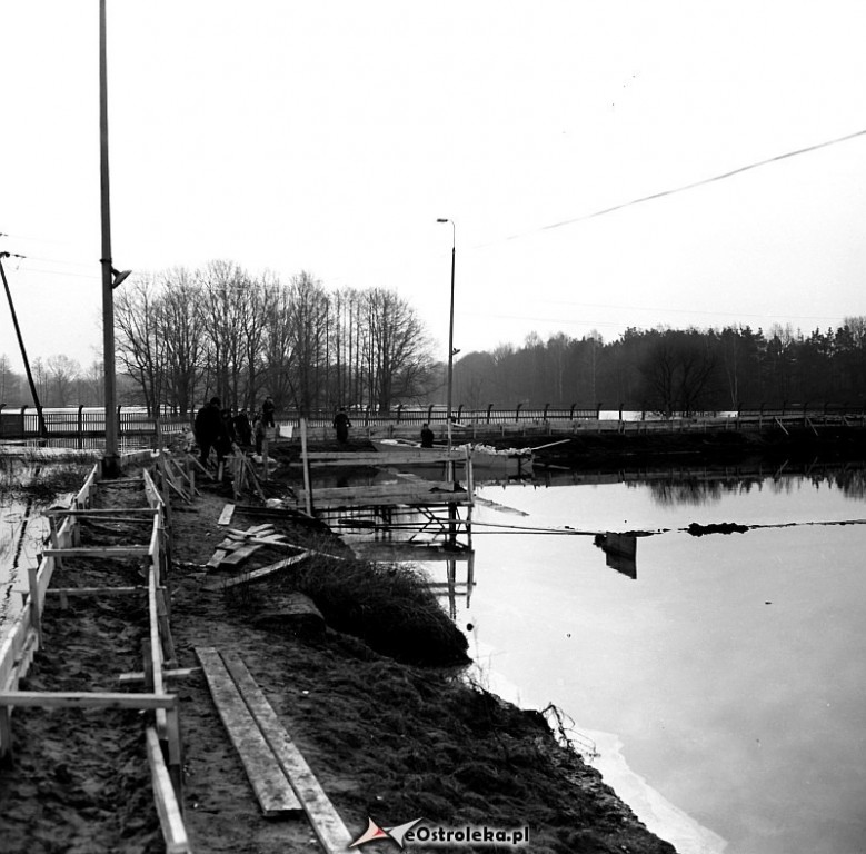 E. Gierek i W. Jaruzelski w Ostrołęce - powódź 1979r - zdjęcie #169 - eOstroleka.pl
