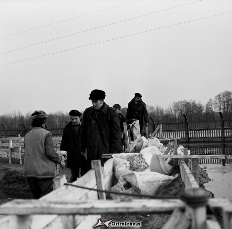 E. Gierek i W. Jaruzelski w Ostrołęce - powódź 1979r - zdjęcie #171 - eOstroleka.pl