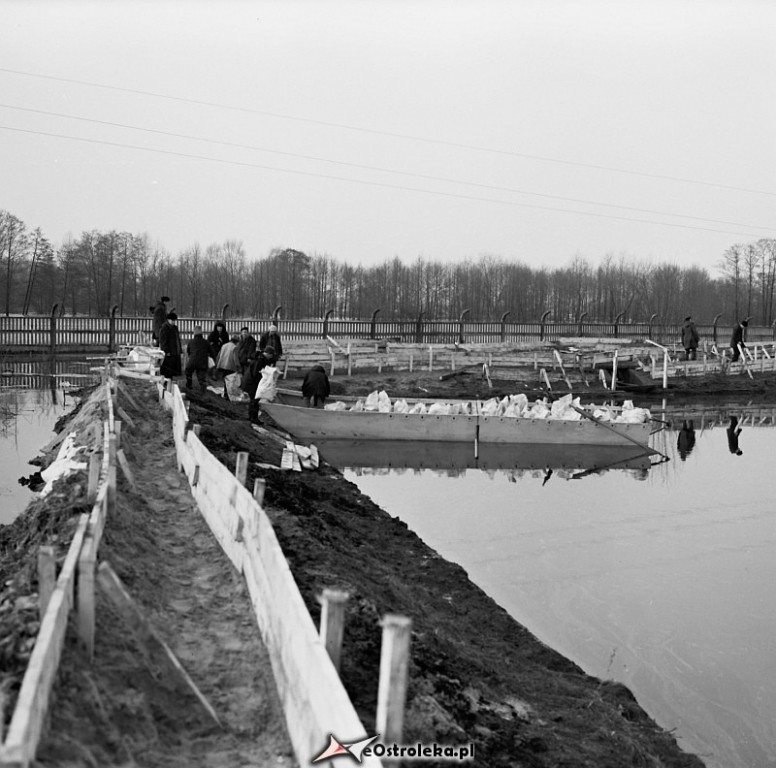 E. Gierek i W. Jaruzelski w Ostrołęce - powódź 1979r - zdjęcie #176 - eOstroleka.pl
