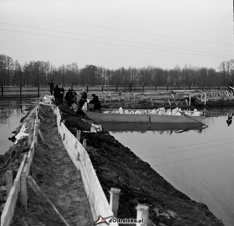 E. Gierek i W. Jaruzelski w Ostrołęce - powódź 1979r - zdjęcie #177 - eOstroleka.pl