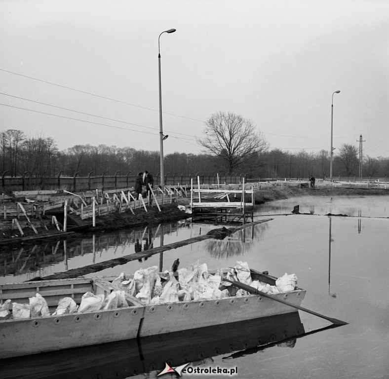 E. Gierek i W. Jaruzelski w Ostrołęce - powódź 1979r - zdjęcie #178 - eOstroleka.pl