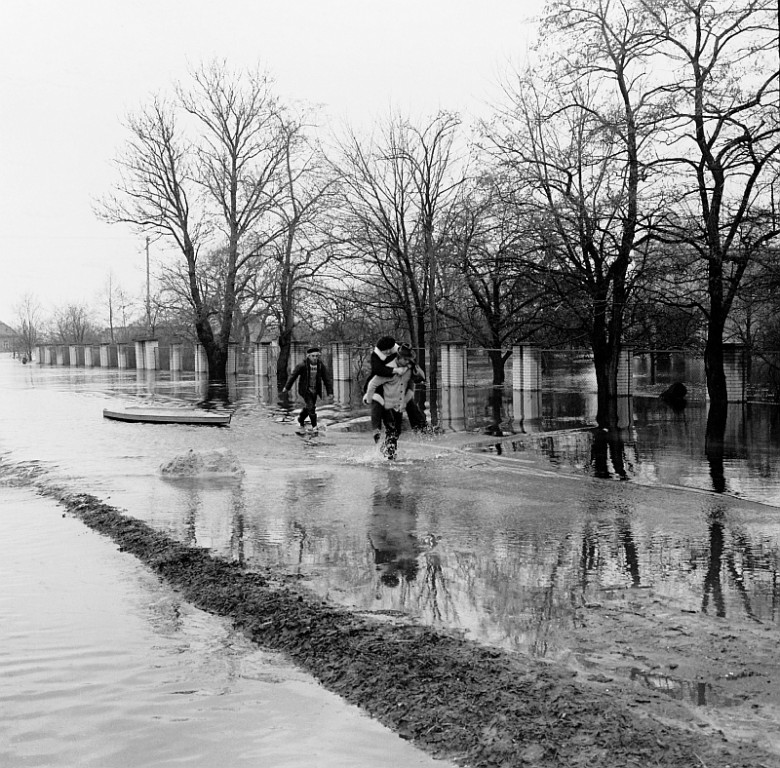 E. Gierek i W. Jaruzelski w Ostrołęce - powódź 1979r - zdjęcie #205 - eOstroleka.pl