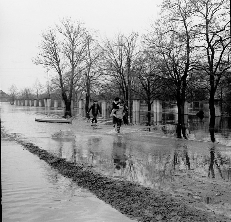 E. Gierek i W. Jaruzelski w Ostrołęce - powódź 1979r - zdjęcie #206 - eOstroleka.pl