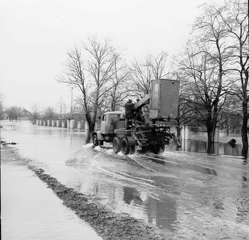 E. Gierek i W. Jaruzelski w Ostrołęce - powódź 1979r - zdjęcie #207 - eOstroleka.pl