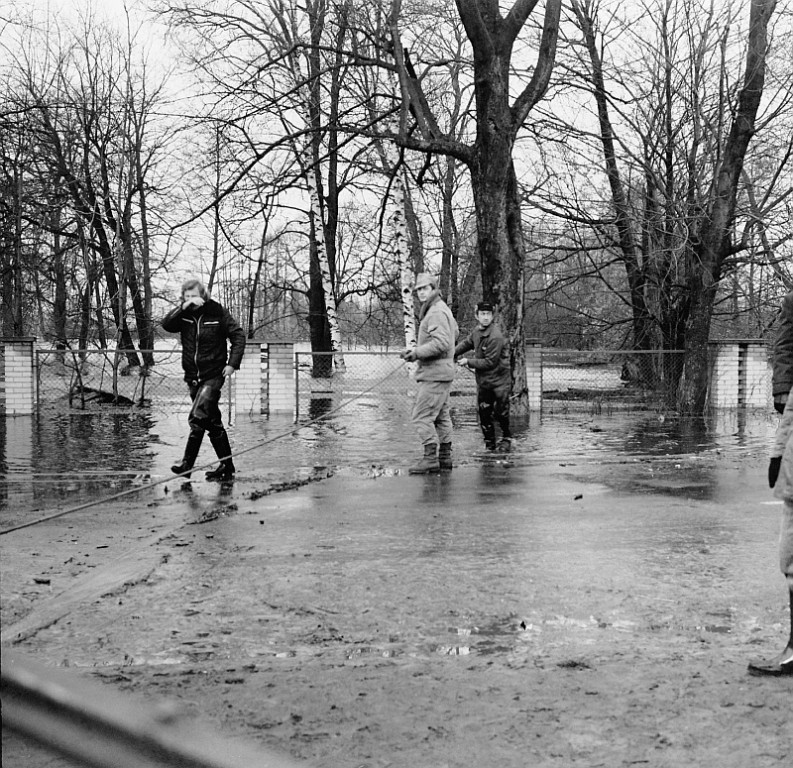 E. Gierek i W. Jaruzelski w Ostrołęce - powódź 1979r - zdjęcie #208 - eOstroleka.pl