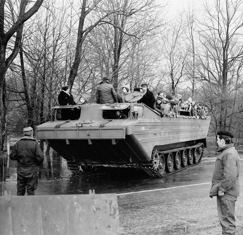 E. Gierek i W. Jaruzelski w Ostrołęce - powódź 1979r - zdjęcie #210 - eOstroleka.pl