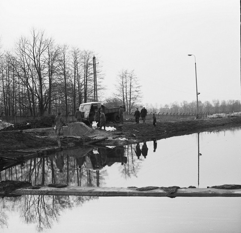 E. Gierek i W. Jaruzelski w Ostrołęce - powódź 1979r - zdjęcie #218 - eOstroleka.pl