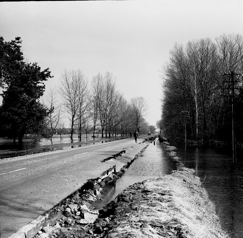 E. Gierek i W. Jaruzelski w Ostrołęce - powódź 1979r - zdjęcie #220 - eOstroleka.pl