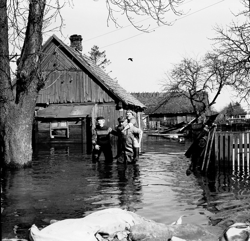 E. Gierek i W. Jaruzelski w Ostrołęce - powódź 1979r - zdjęcie #227 - eOstroleka.pl