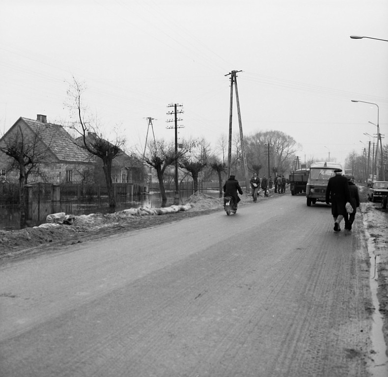 E. Gierek i W. Jaruzelski w Ostrołęce - powódź 1979r - zdjęcie #228 - eOstroleka.pl