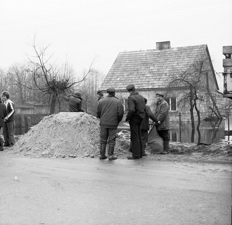 E. Gierek i W. Jaruzelski w Ostrołęce - powódź 1979r - zdjęcie #229 - eOstroleka.pl