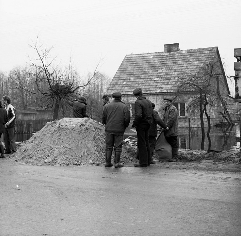 E. Gierek i W. Jaruzelski w Ostrołęce - powódź 1979r - zdjęcie #230 - eOstroleka.pl