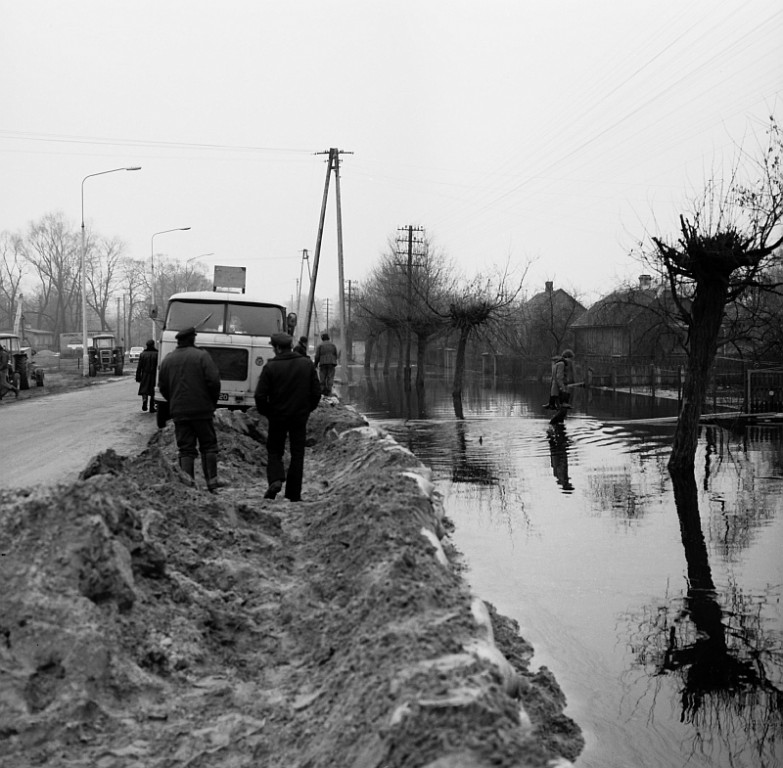 E. Gierek i W. Jaruzelski w Ostrołęce - powódź 1979r - zdjęcie #231 - eOstroleka.pl