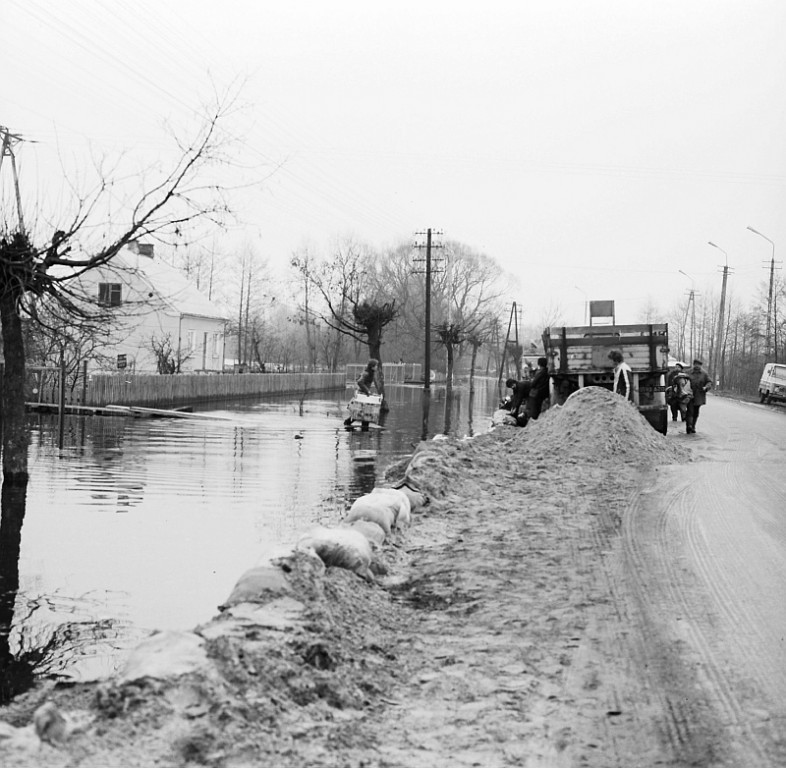 E. Gierek i W. Jaruzelski w Ostrołęce - powódź 1979r - zdjęcie #233 - eOstroleka.pl