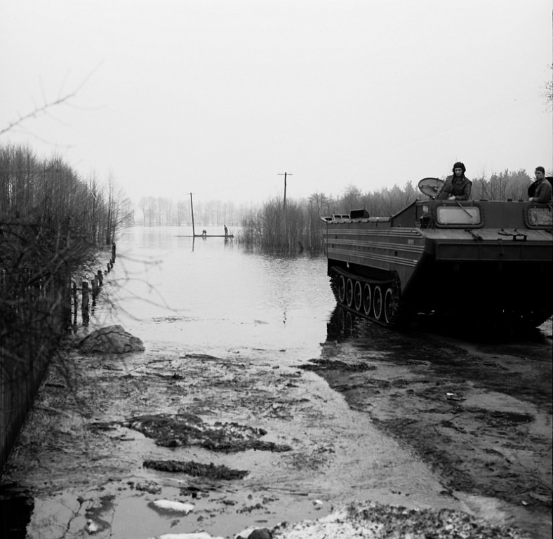 E. Gierek i W. Jaruzelski w Ostrołęce - powódź 1979r - zdjęcie #236 - eOstroleka.pl