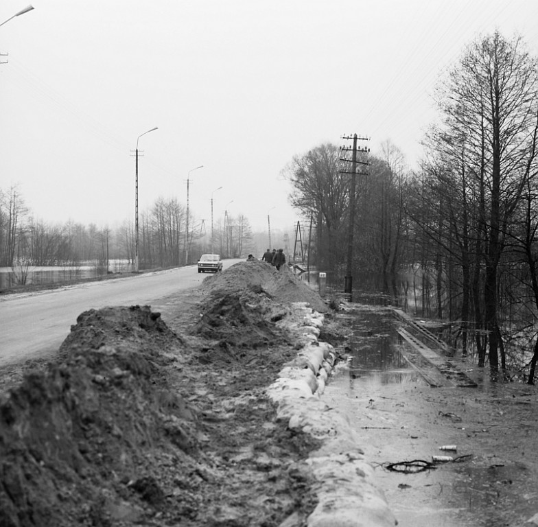 E. Gierek i W. Jaruzelski w Ostrołęce - powódź 1979r - zdjęcie #239 - eOstroleka.pl
