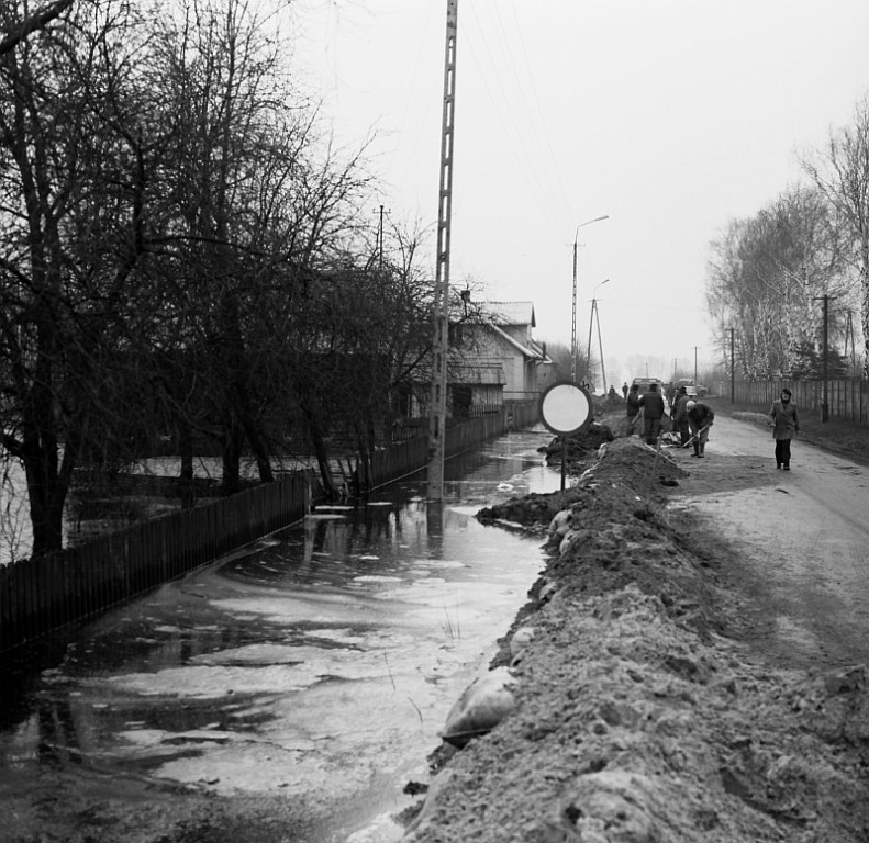 E. Gierek i W. Jaruzelski w Ostrołęce - powódź 1979r - zdjęcie #240 - eOstroleka.pl