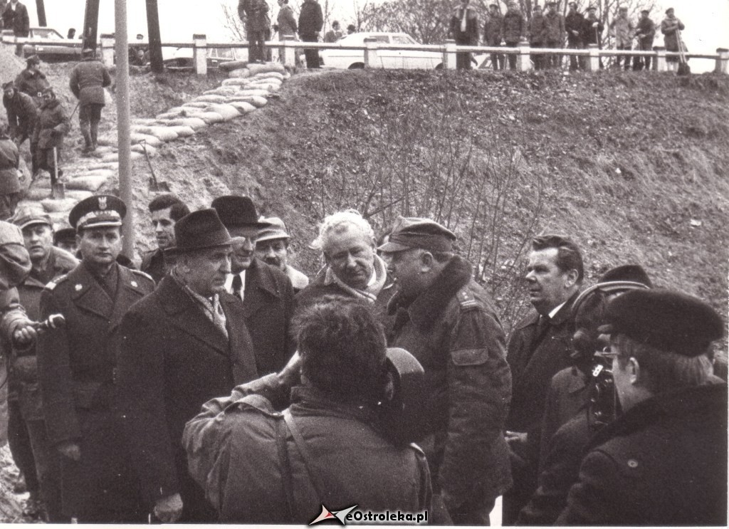 E. Gierek i W. Jaruzelski w Ostrołęce - powódź 1979r - zdjęcie #10 - eOstroleka.pl