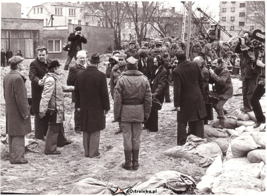 E. Gierek i W. Jaruzelski w Ostrołęce - powódź 1979r - zdjęcie #23 - eOstroleka.pl