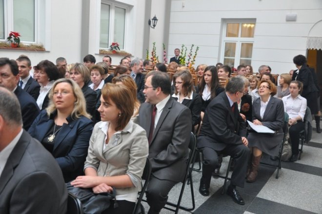 Stypendia Prezesa Rady Ministrów: Najzdolniejsi uczniowie nagrodzeni [29.XI.2011] - zdjęcie #1 - eOstroleka.pl