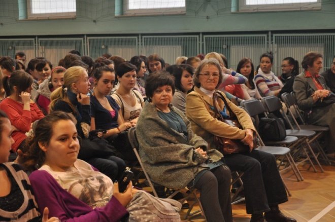 Andrzejki w ZSZ 2: Uczniowie sprawdzali swoją przyszłość  - zdjęcie #1 - eOstroleka.pl
