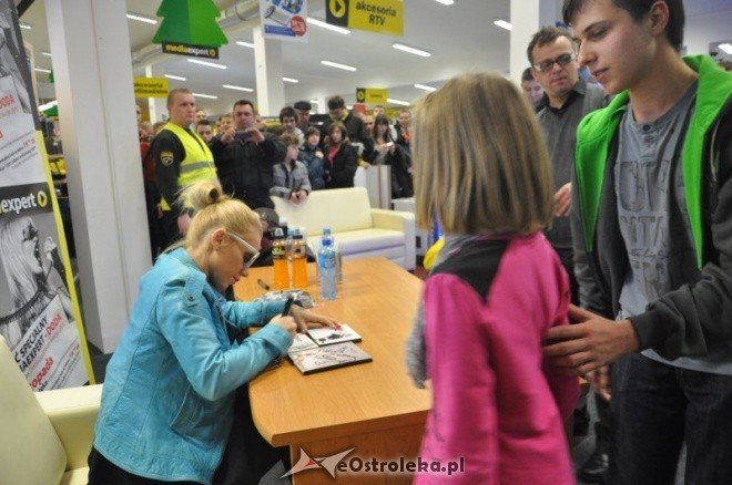 Media Expert: Doda podpisywala płyty w Ostrołęce [30.XI.2011] - zdjęcie #20 - eOstroleka.pl