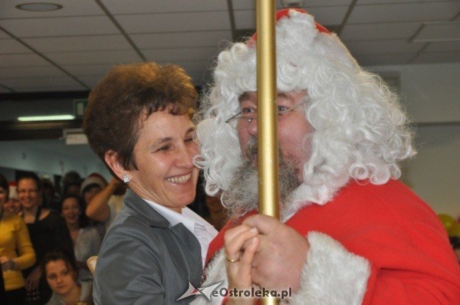Mikołajki 2011: Święty Mikołaj odwiedził dzieci ze szpitala w Ostrołęce [6.XII.2011]  - zdjęcie #21 - eOstroleka.pl
