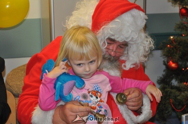 Mikołajki 2011: Święty Mikołaj odwiedził dzieci ze szpitala w Ostrołęce [6.XII.2011]  - zdjęcie #38 - eOstroleka.pl