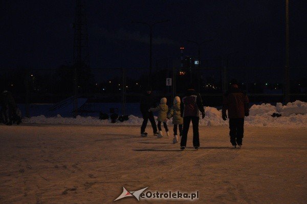 Ostrołęczanie bawią się na miejskim lodowisku [27.I.2012] - zdjęcie #15 - eOstroleka.pl