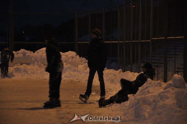 Ostrołęczanie bawią się na miejskim lodowisku [27.I.2012] - zdjęcie #17 - eOstroleka.pl
