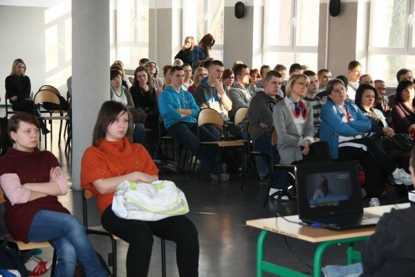 ZSZ 2: Uczniowie rozmawiali o tym dlaczego warto być dawcą szpitku kostnego [2.II.2012] - zdjęcie #6 - eOstroleka.pl