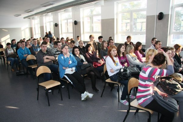 ZSZ 2: Uczniowie rozmawiali o tym dlaczego warto być dawcą szpitku kostnego [2.II.2012] - zdjęcie #10 - eOstroleka.pl