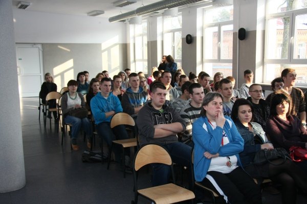 ZSZ 2: Uczniowie rozmawiali o tym dlaczego warto być dawcą szpitku kostnego [2.II.2012] - zdjęcie #11 - eOstroleka.pl
