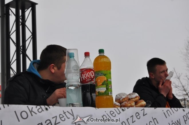 Arkadiusz Peca tegorocznym mistrzem Ostrołęki w jedzeniu pączków [16.II.2012] - zdjęcie #5 - eOstroleka.pl