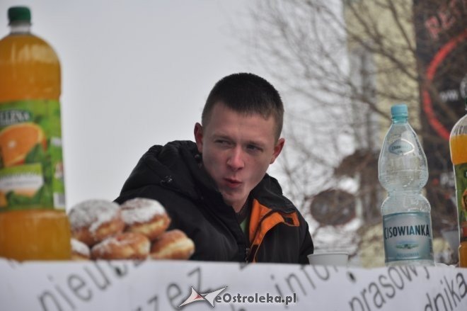 Arkadiusz Peca tegorocznym mistrzem Ostrołęki w jedzeniu pączków [16.II.2012] - zdjęcie #7 - eOstroleka.pl