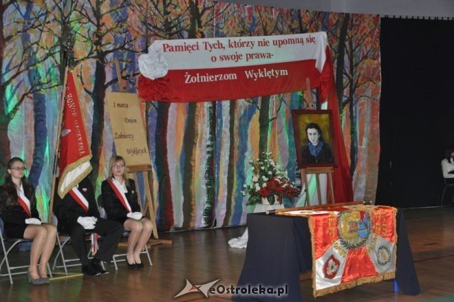 Obchody Narodowego Dnia Pamięci Żołnierzy Wyklętych w Ostrołęce [1 III 2012] - zdjęcie #38 - eOstroleka.pl