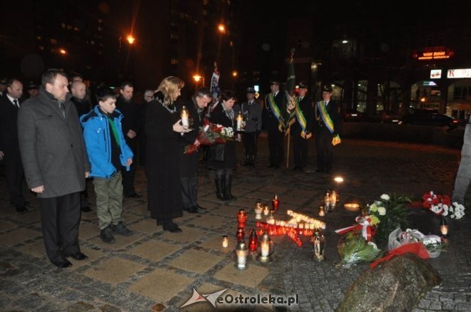 Ostrołęczanie oddali hołd żołnierzom wyklętym [1.III.2012] - zdjęcie #23 - eOstroleka.pl