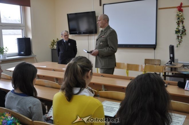 Klasa mundurowa z ZSP w Kadzidle spotkała się z kombatantami [15 III 2012] - zdjęcie #5 - eOstroleka.pl