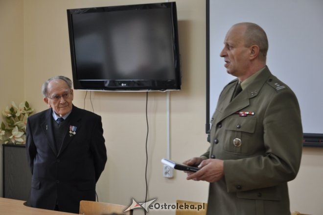 Klasa mundurowa z ZSP w Kadzidle spotkała się z kombatantami [15 III 2012] - zdjęcie #6 - eOstroleka.pl