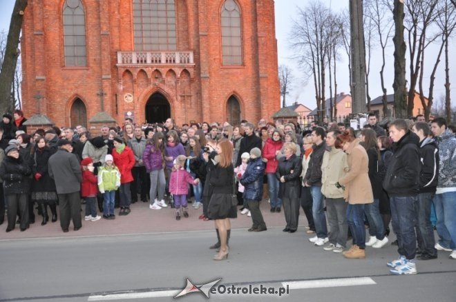 Tłumy obejrzały Misterium Mękki Pańskiej w Rzekuniu [6.IV.2012] - zdjęcie #10 - eOstroleka.pl