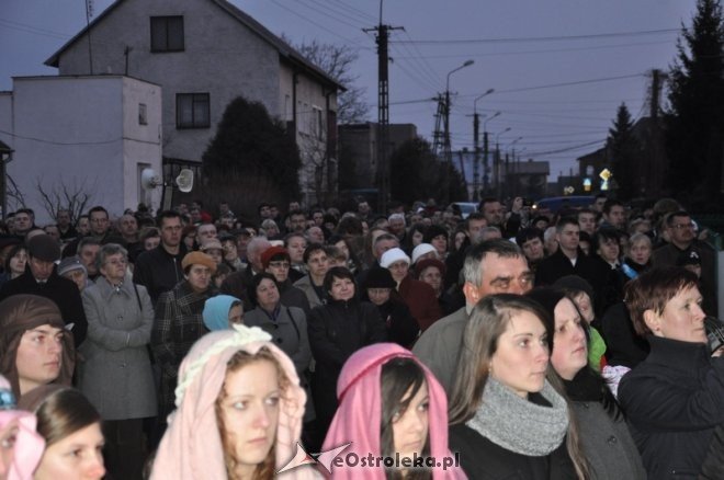 Tłumy obejrzały Misterium Mękki Pańskiej w Rzekuniu [6.IV.2012] - zdjęcie #38 - eOstroleka.pl