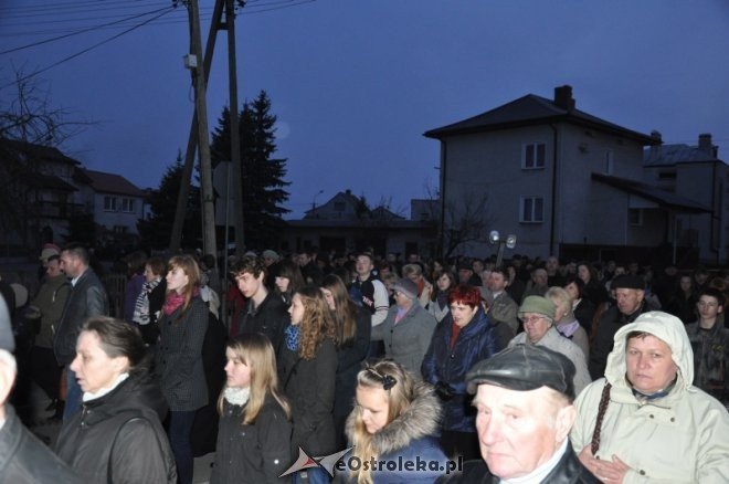 Tłumy obejrzały Misterium Mękki Pańskiej w Rzekuniu [6.IV.2012] - zdjęcie #54 - eOstroleka.pl