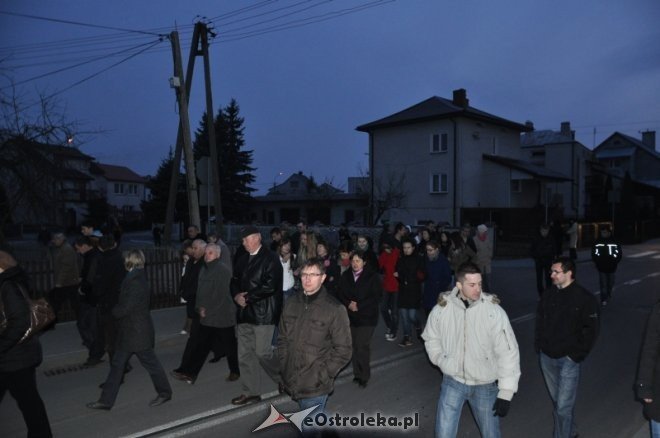 Tłumy obejrzały Misterium Mękki Pańskiej w Rzekuniu [6.IV.2012] - zdjęcie #61 - eOstroleka.pl