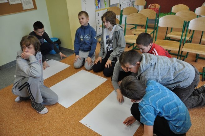Uczniowie STO wysłuchali powieści Mama, Kaśka, ja i gangsterzy [20.IV.2012] - zdjęcie #1 - eOstroleka.pl