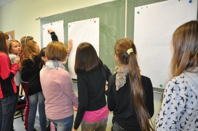 Uczniowie STO wysłuchali powieści Mama, Kaśka, ja i gangsterzy [20.IV.2012] - zdjęcie #6 - eOstroleka.pl